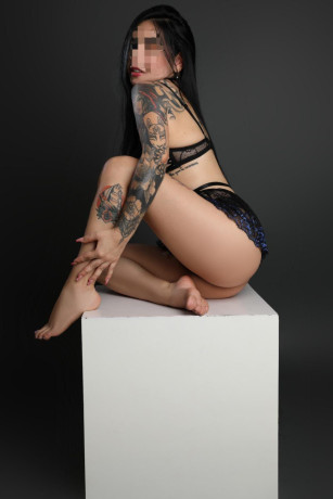 una-bella-latina-la-sensacion-del-lugar-big-1