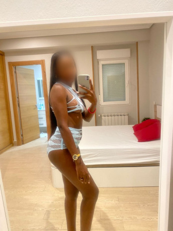 morena-dispuesta-y-muy-golosa-big-0