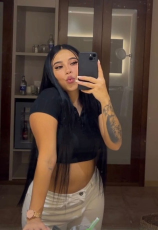 joven-latina-en-marbella-big-0