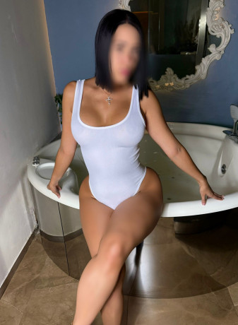 chanel-muneca-con-curvas-perfectas-big-0