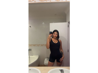 Soy una joven latina con mucho fuego por dentro,