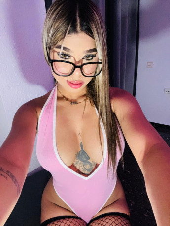 andrea-desde-venezuela-hasta-marbella-un-encanto-de-mujer-big-0