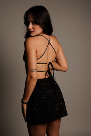 compania-elegante-para-noches-largas-big-3