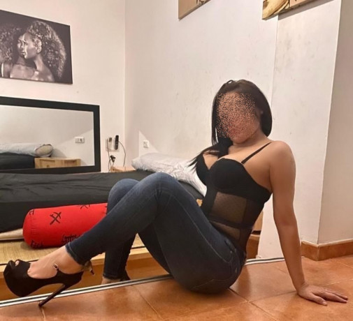 ela-masajista-soy-michelle-26-anos-latina-si-necesitas-buena-compania-big-0